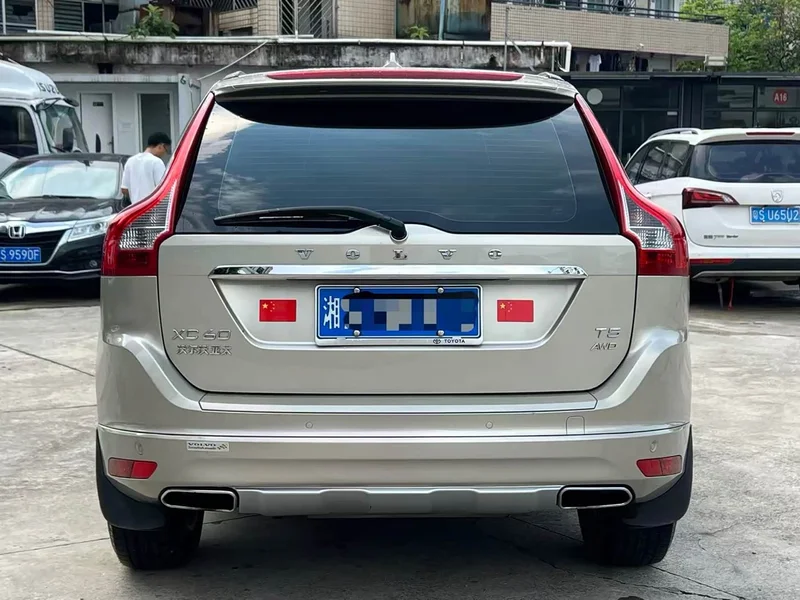 Volvo XC60 — фото 15