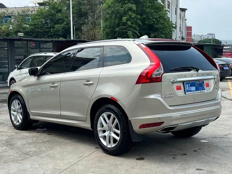 Volvo XC60 — фото 16