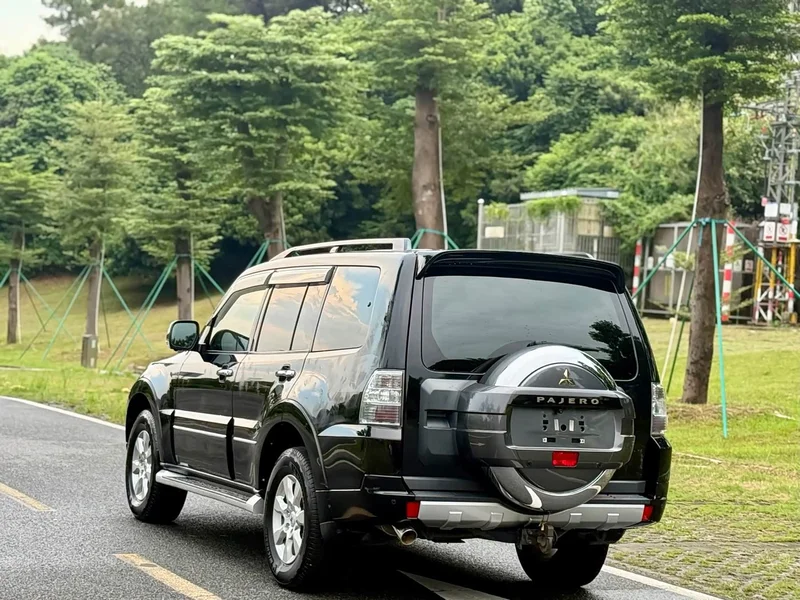 Mitsubishi Pajero — фото 8
