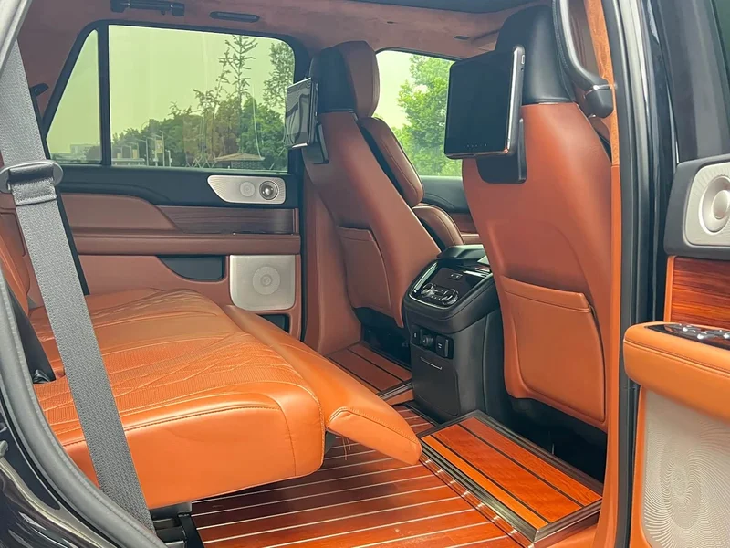 Lincoln Navigator — фото 11