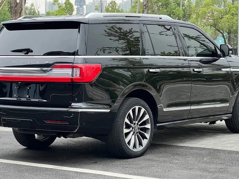 Lincoln Navigator — фото 14