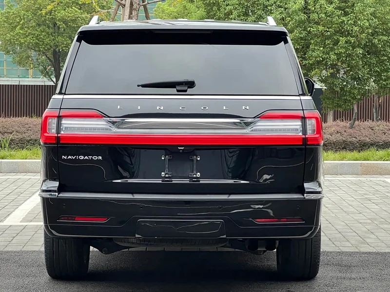 Lincoln Navigator — фото 15