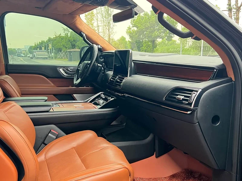Lincoln Navigator — фото 10