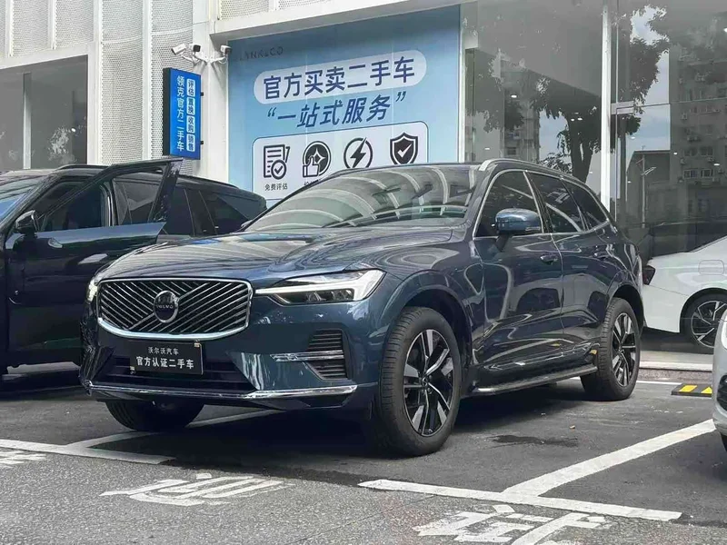 Volvo XC60 — фото 1