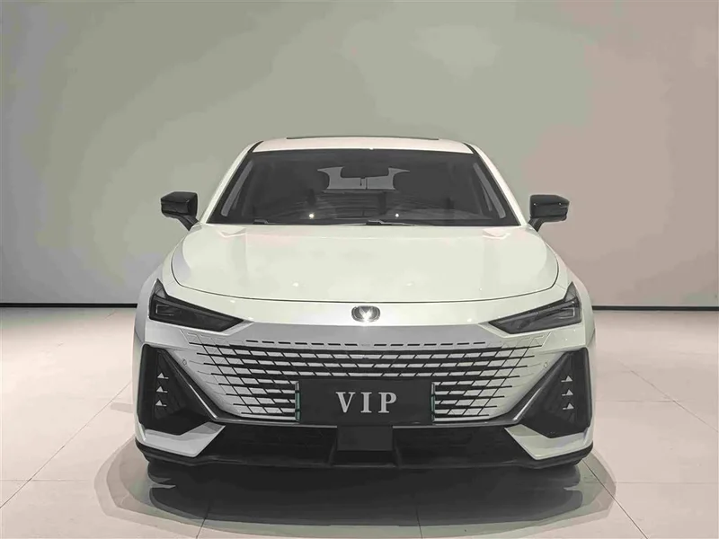 Changan UNI-V iDD — фото 2