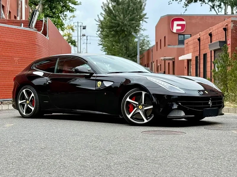 Ferrari FF — фото 1