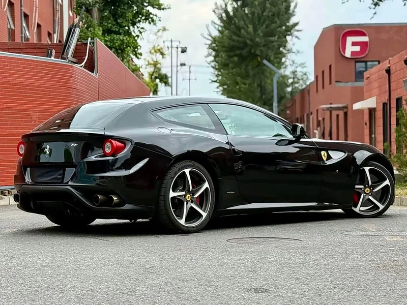 Ferrari FF — фото 6