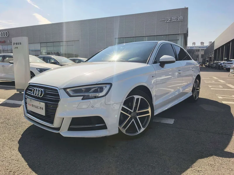 Audi A3 — фото 1