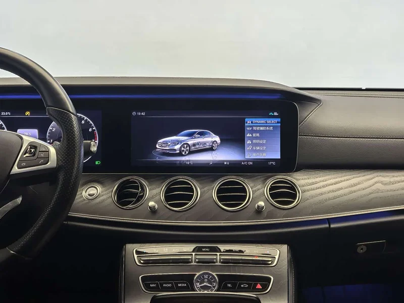 Mercedes-Benz E-Class — фото 17