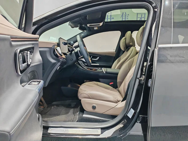 Mercedes-Benz EQE SUV — фото 11