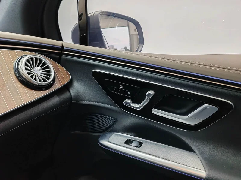 Mercedes-Benz EQE SUV — фото 16