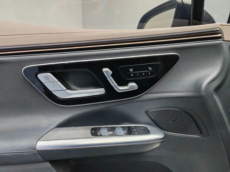 Mercedes-Benz EQE SUV — фото 17