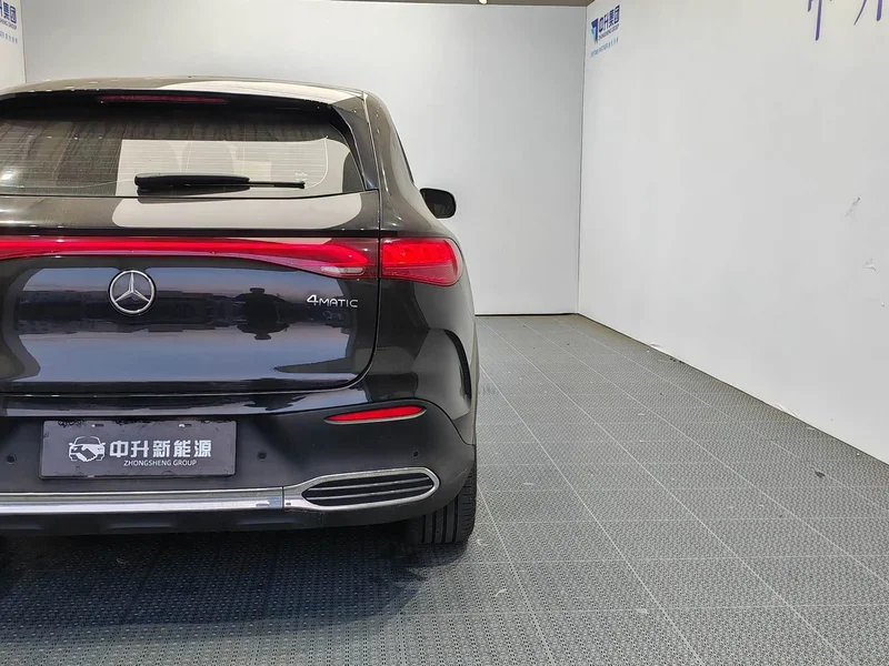 Mercedes-Benz EQE SUV — фото 20