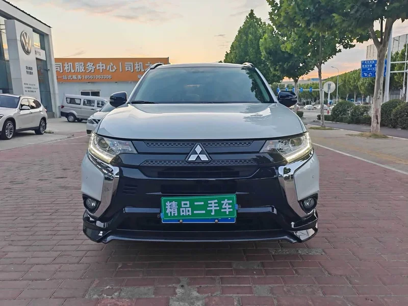 Mitsubishi Outlander — фото 2