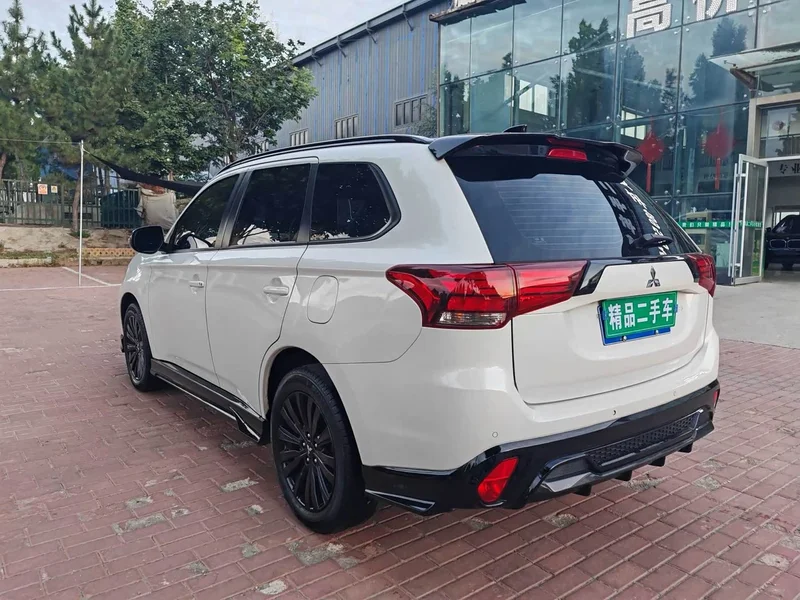 Mitsubishi Outlander — фото 4