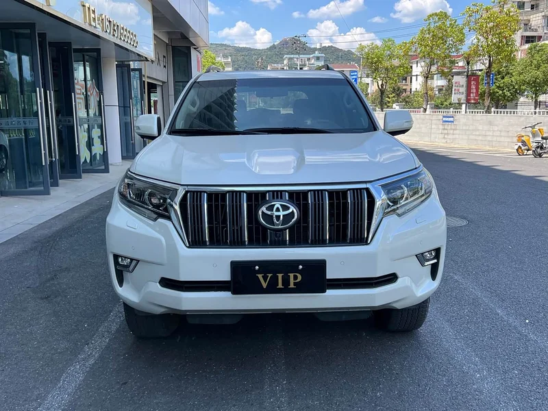 Toyota Prado — фото 1