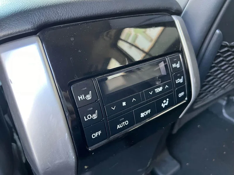 Toyota Prado — фото 12