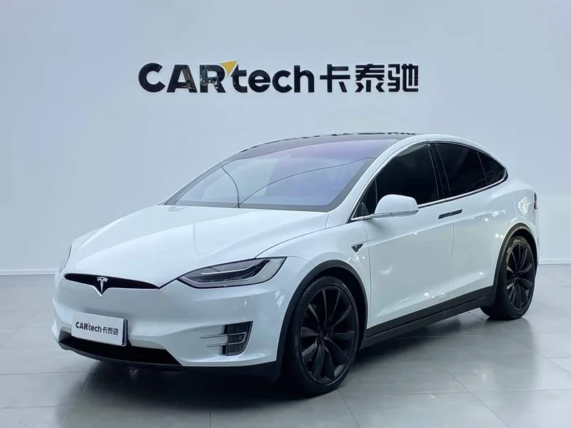 Tesla Model X — фото 1