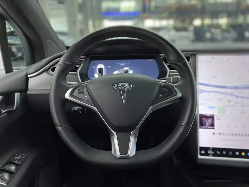 Tesla Model X — фото 17