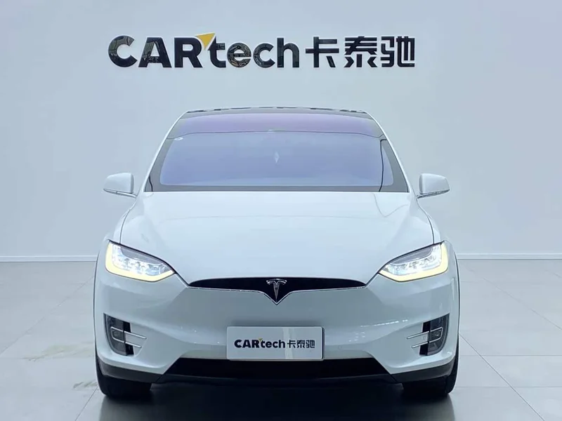Tesla Model X — фото 2