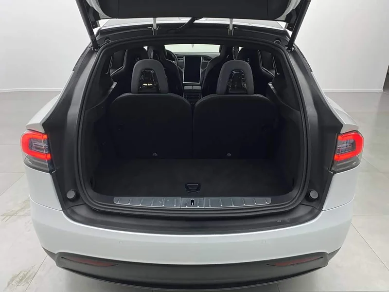Tesla Model X — фото 3