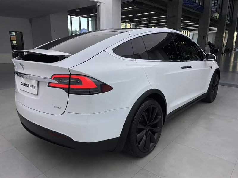 Tesla Model X — фото 4