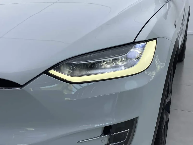 Tesla Model X — фото 7