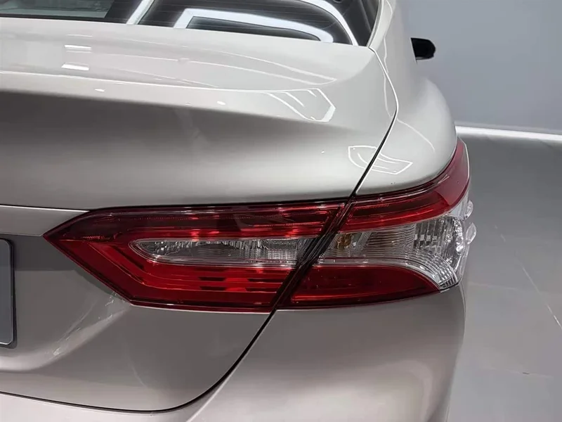 Toyota Camry — фото 13