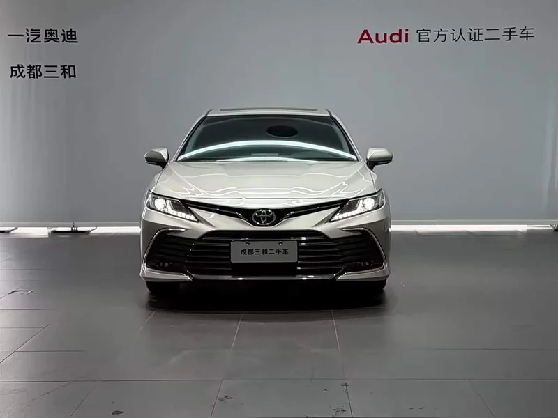 Toyota Camry — фото 2
