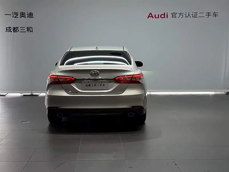 Toyota Camry — фото 5