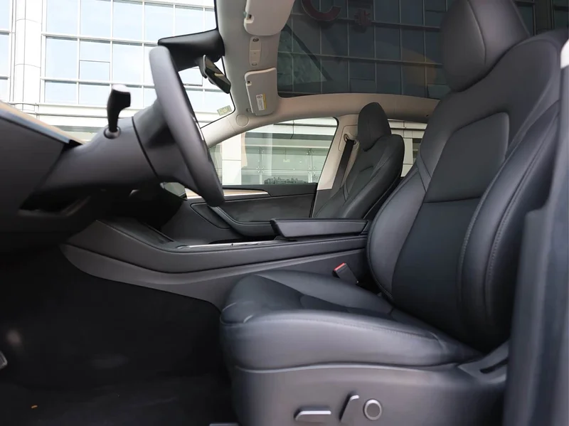 Tesla Model Y — фото 15