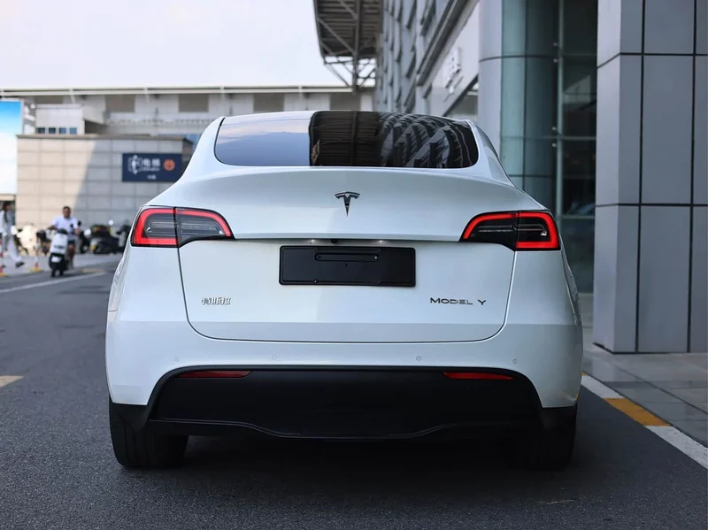 Tesla Model Y — фото 4