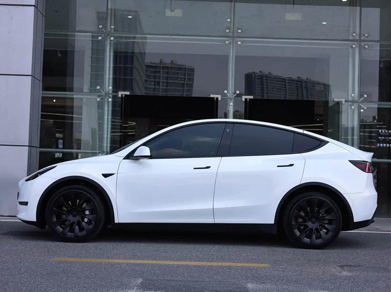 Tesla Model Y — фото 8