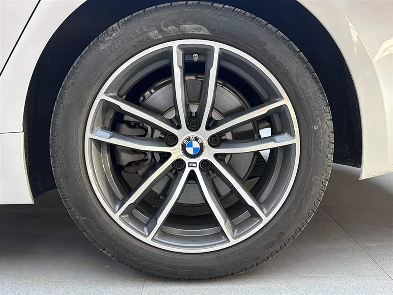 BMW 5-Series — фото 18