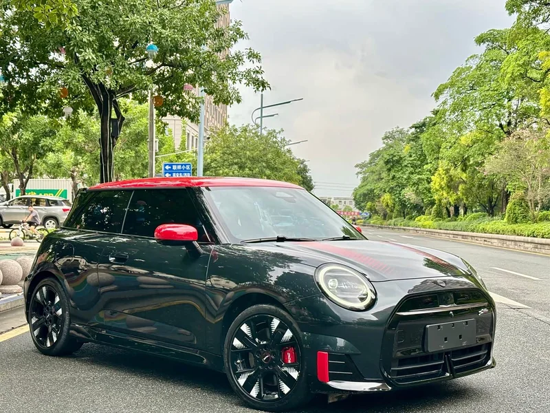 MINI Electric JCW — фото 1