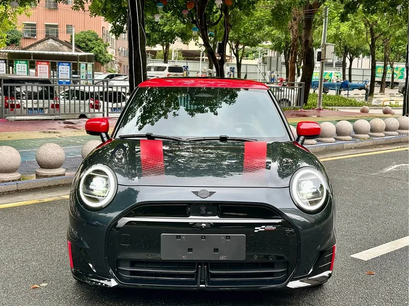 MINI Electric JCW — фото 2