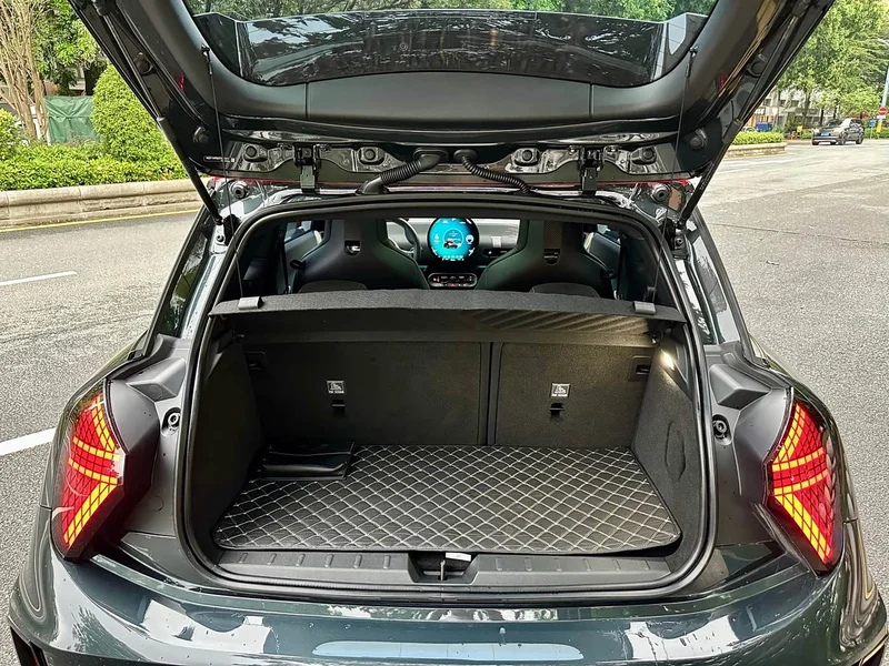 MINI Electric JCW — фото 23
