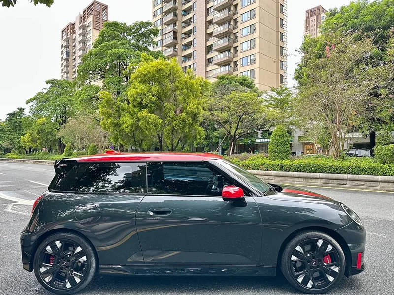 MINI Electric JCW — фото 5