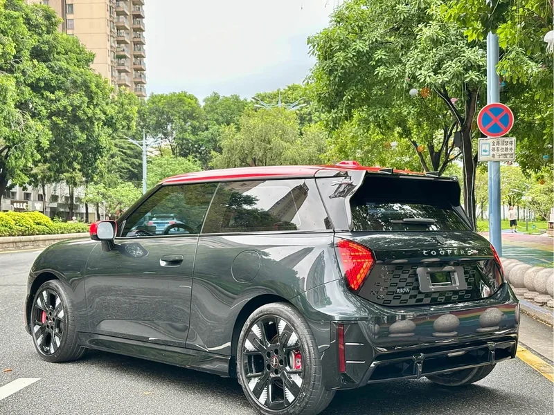 MINI Electric JCW — фото 6