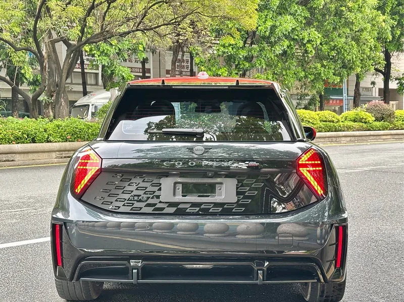 MINI Electric JCW — фото 7