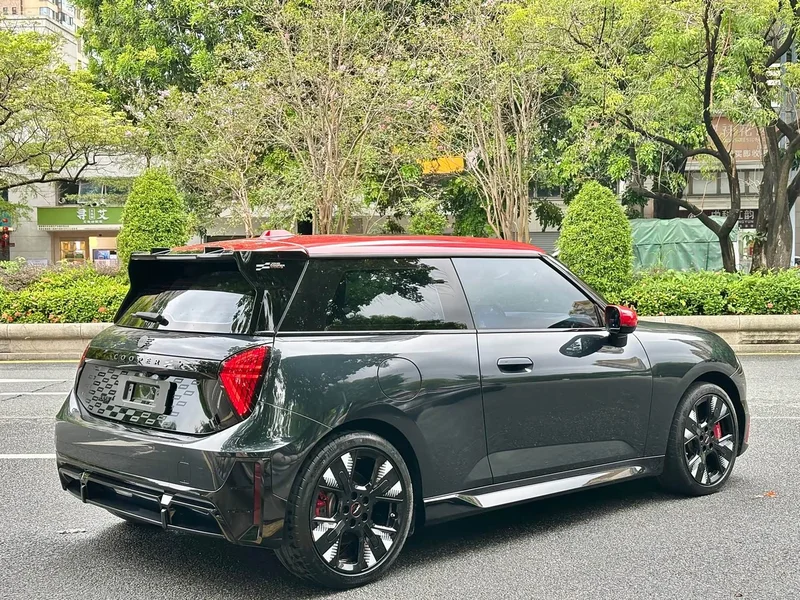 MINI Electric JCW — фото 8