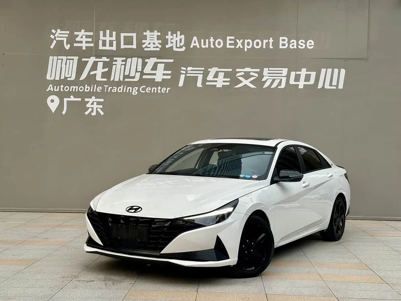 Hyundai Elantra — фото 1