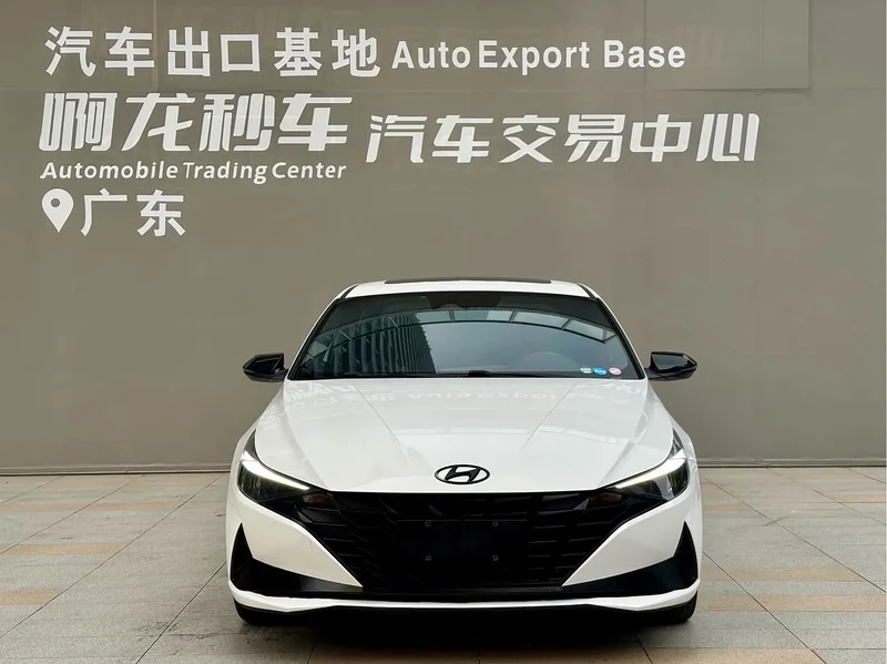 Hyundai Elantra — фото 2