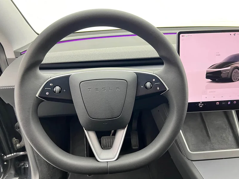 Tesla Model Y — фото 12