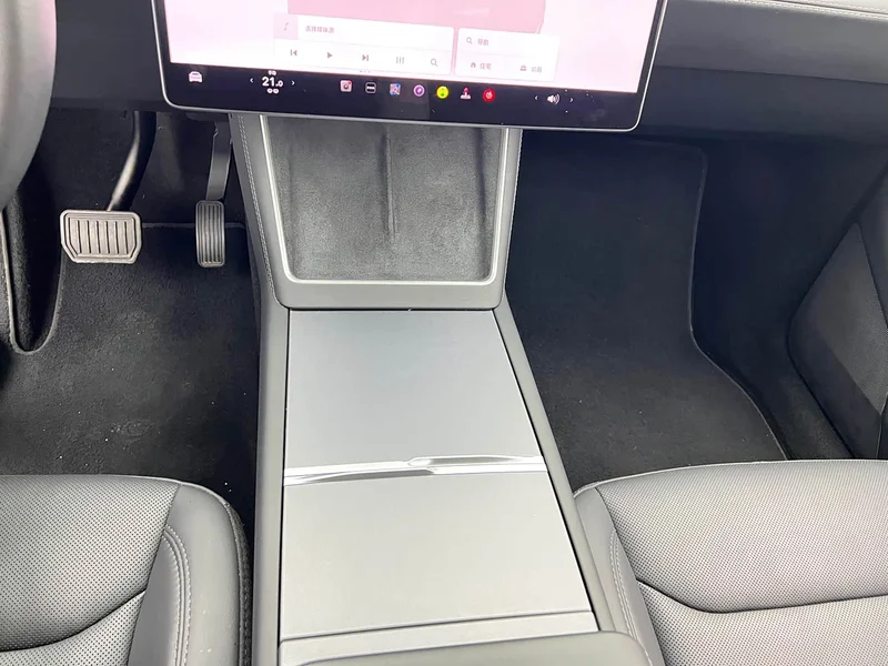 Tesla Model Y — фото 15