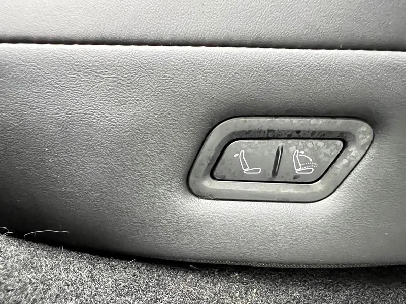 Tesla Model Y — фото 18