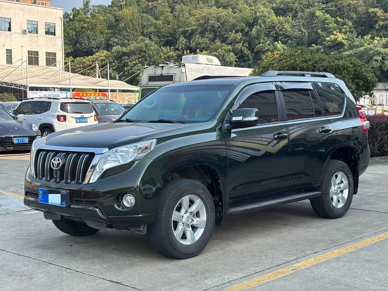 Toyota Prado — фото 1
