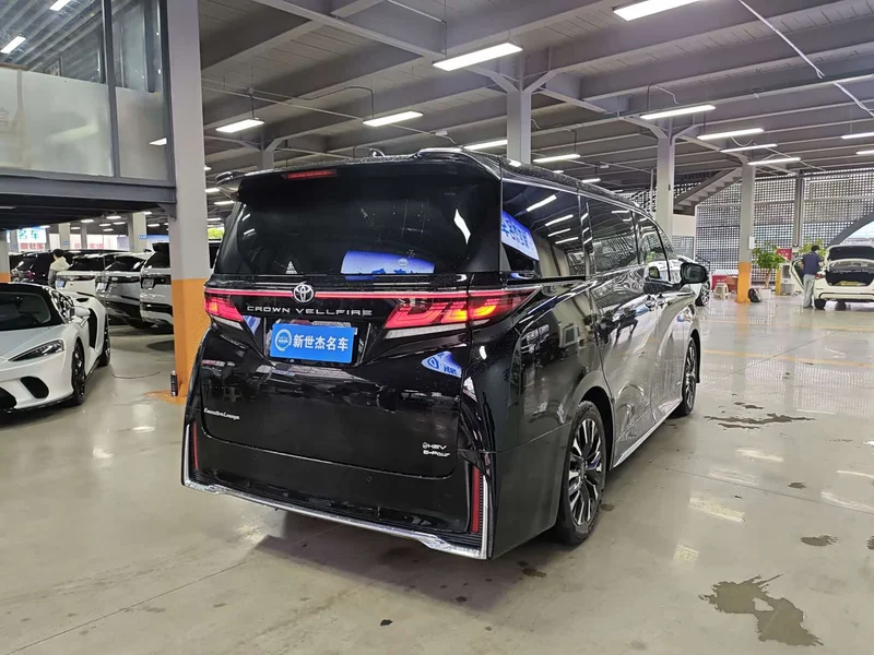 Toyota Vellfire — фото 8