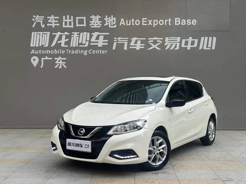 Nissan Tiida — фото 1