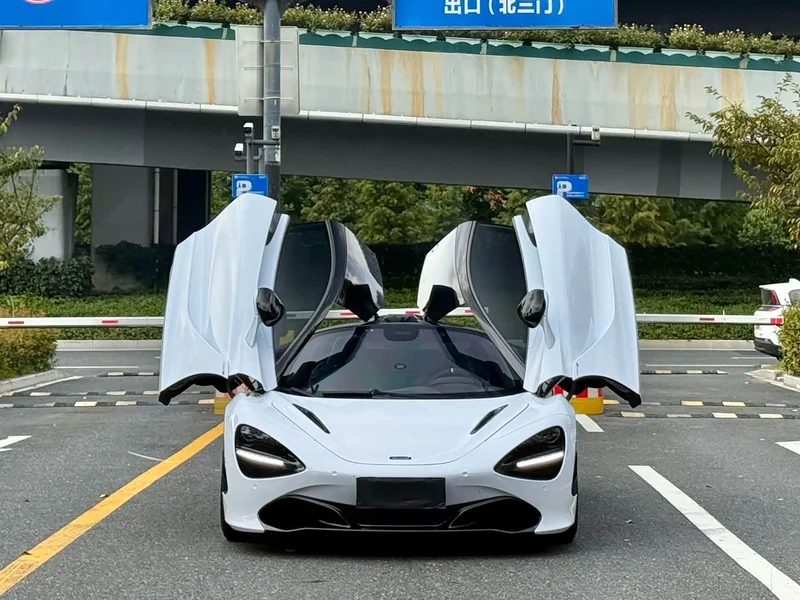 McLaren 720S — фото 1